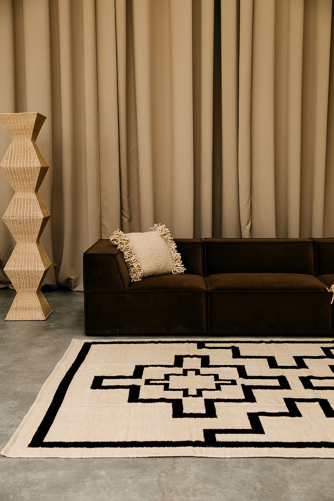 Yolanda | Bone & Black