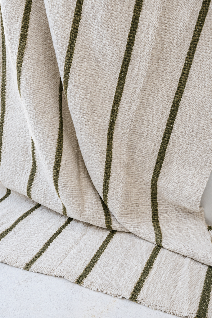 Tomasa | Natural White & Moss
